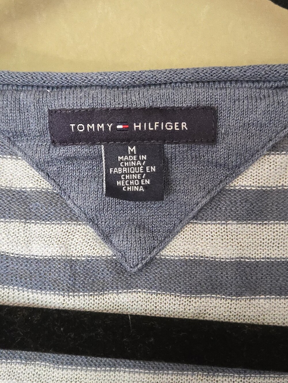 Tommy Hilfiger | 100% Linen Blue & White Striped V-Neck Sweater, Size M - Picture 4 of 7